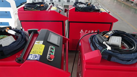 เครื่องเชื่อมเลเซอร์มือถือ 1000W 1500W 2000W 3000W ความเร็วการตัด 100m/min