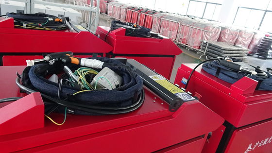 เครื่องเชื่อมเลเซอร์มือถือ 1000W 1500W 2000W 3000W ความเร็วการตัด 100m/min