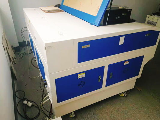 1000-26000mm/min ความเร็วการตัด เครื่องตัดเลเซอร์ CO2 ด้วยความสูงและการบริการ