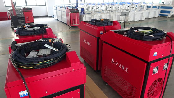 1000W 1500W 2000W 3000W เครื่องปั่นเลเซอร์ไฟเบอร์มือถือสําหรับอุตสาหกรรม