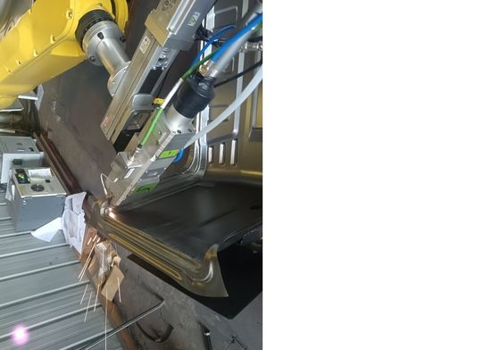 CNC ใช่ 3D เครื่องปั่นเลเซอร์หุ่นยนต์สําหรับเครื่องตัดโลหะที่ซับซ้อนที่ฉลาด