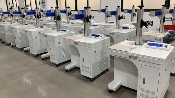 เครื่องฉลากเลเซอร์กระเป๋าเหล็ก 30w 50w สําหรับการตราสัญลักษณ์บนโลหะและโลหะไม่