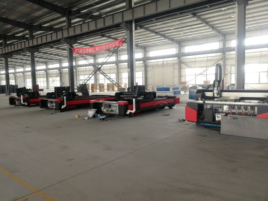 3015 เครื่องตัดเส้นใย 1500W/2000W/3000W พลังงานและพื้นที่ตัด 1500mm * 3000mm
