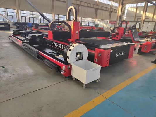 เครื่องตัดโลหะ 1500mm * 3000mm อุปกรณ์เลเซอร์อุตสาหกรรม 1000W CNC ไฟเบอร์เลเซอร์