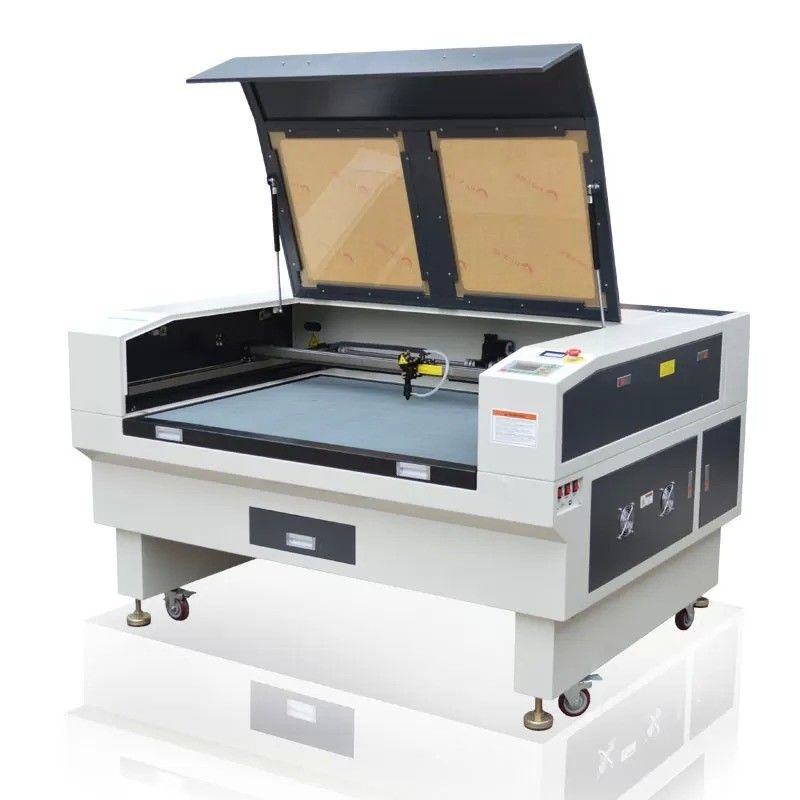 1000-26000mm/min ความเร็วการตัด เครื่องตัดเลเซอร์ CO2 ด้วยความสูงและการบริการ
